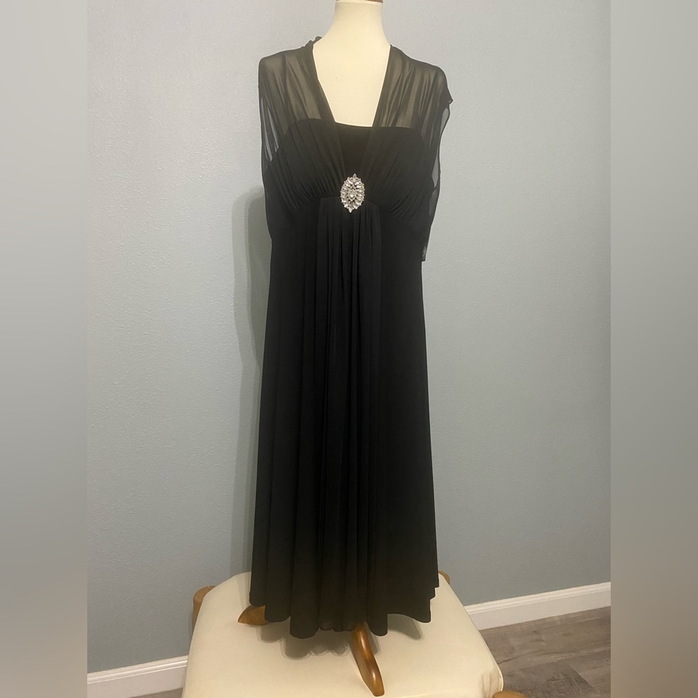 Beautiful 🤩 black dress 👗 NWT SIZE 16